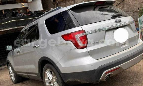 Oofamaa Ford Explorer White Makiinaa iti Addis ababa keessatti Africa keessatti Oofamaa Ford Explorer White Makiinaa iti Addis ababa keessatti Africa keessatti