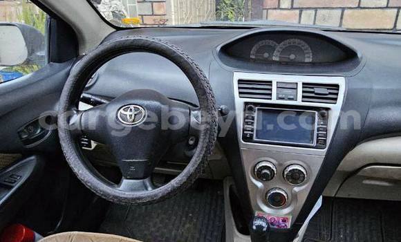 Oofamaa Toyota Yaris Blue Makiinaa iti Addis ababa keessatti Africa keessatti Oofamaa Toyota Yaris Blue Makiinaa iti Addis ababa keessatti Africa keessatti