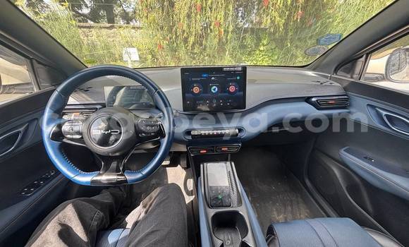 Oofamaa BYD E6 White Makiinaa iti Addis–Ababa keessatti Ethiopia keessatti Oofamaa BYD E6 White Makiinaa iti Addis–Ababa keessatti Ethiopia keessatti