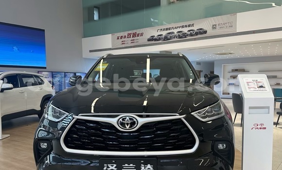 Buy New Toyota Highlander White Car in Addis ababa in Africa Buy New Toyota Highlander White Car in Addis ababa in Africa