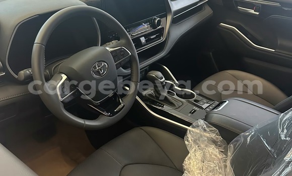 Buy New Toyota Highlander White Car in Addis ababa in Africa Buy New Toyota Highlander White Car in Addis ababa in Africa