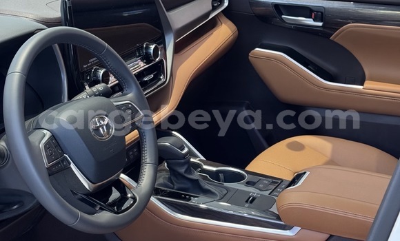Buy New Toyota Highlander White Car in Addis ababa in Africa Buy New Toyota Highlander White Car in Addis ababa in Africa