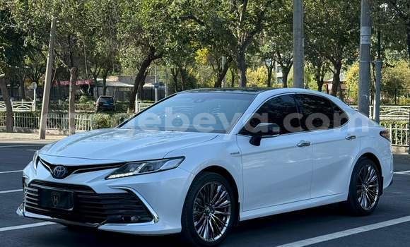 Buy Used Toyota Camry White Car in Addis ababa in Africa