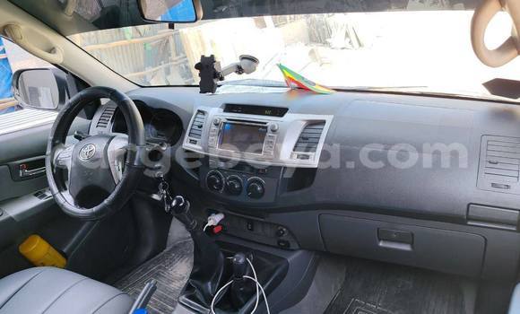 ይግዙ ያገለገለ Toyota Hiluxe Revo ነጭ መኪና በ Addis ababa በ Africa ይግዙ ያገለገለ Toyota Hiluxe Revo ነጭ መኪና በ Addis ababa በ Africa