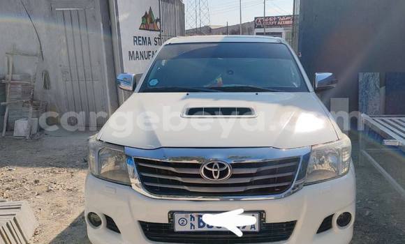 ይግዙ ያገለገለ Toyota Hiluxe Revo ነጭ መኪና በ Addis ababa በ Africa ይግዙ ያገለገለ Toyota Hiluxe Revo ነጭ መኪና በ Addis ababa በ Africa