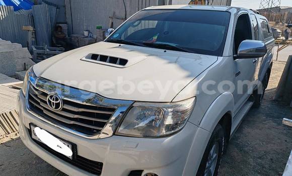 ይግዙ ያገለገለ Toyota Hiluxe Revo ነጭ መኪና በ Addis ababa በ Africa ይግዙ ያገለገለ Toyota Hiluxe Revo ነጭ መኪና በ Addis ababa በ Africa