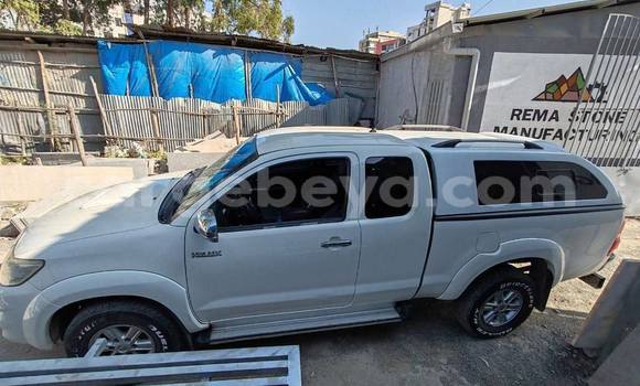 ይግዙ ያገለገለ Toyota Hiluxe Revo ነጭ መኪና በ Addis ababa በ Africa ይግዙ ያገለገለ Toyota Hiluxe Revo ነጭ መኪና በ Addis ababa በ Africa