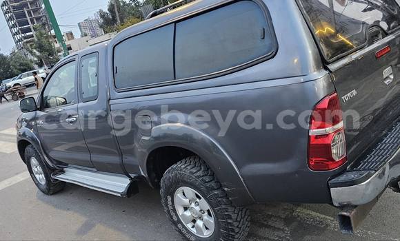 ይግዙ ያገለገለ Toyota Hilux ጥቁር መኪና በ Addis ababa በ Africa ይግዙ ያገለገለ Toyota Hilux ጥቁር መኪና በ Addis ababa በ Africa