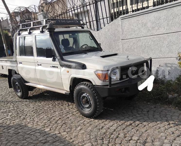 Big with watermark toyota land cruiser ethiopia addis ababa 13199