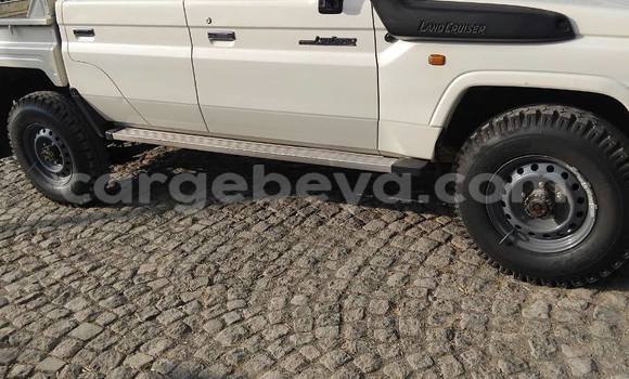 ይግዙ ያገለገለ Toyota Land Cruiser ነጭ መኪና በ አዲስ አበባ በ ኢትዮጵያ ይግዙ ያገለገለ Toyota Land Cruiser ነጭ መኪና በ አዲስ አበባ በ ኢትዮጵያ
