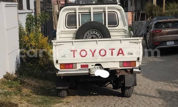 ይግዙ ያገለገለ Toyota Land Cruiser ነጭ መኪና በ አዲስ አበባ በ ኢትዮጵያ ይግዙ ያገለገለ Toyota Land Cruiser ነጭ መኪና በ አዲስ አበባ በ ኢትዮጵያ