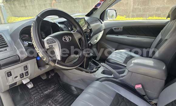 ይግዙ ያገለገለ Toyota Hilux ጥቁር መኪና በ Addis ababa በ Africa ይግዙ ያገለገለ Toyota Hilux ጥቁር መኪና በ Addis ababa በ Africa