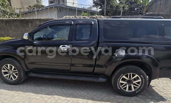 ይግዙ ያገለገለ Toyota Hilux ጥቁር መኪና በ Addis ababa በ Africa ይግዙ ያገለገለ Toyota Hilux ጥቁር መኪና በ Addis ababa በ Africa