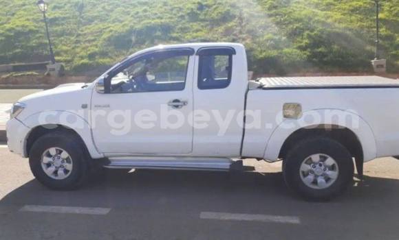 ይግዙ ያገለገለ Toyota Hilux ነጭ መኪና በ Addis ababa በ Africa ይግዙ ያገለገለ Toyota Hilux ነጭ መኪና በ Addis ababa በ Africa