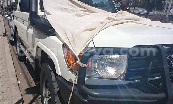 Buy Used Toyota Land Cruiser White Car in Addis–Ababa in Ethiopia