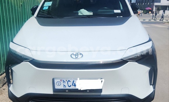 Buy Used Toyota Brevis White Car in Addis–Ababa in Ethiopia
