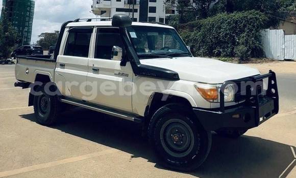 Buy Used Toyota Land Cruiser White Car in Addis ababa in Africa