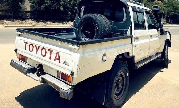 Acheter Occasion Voiture Toyota Land Cruiser Blanc à Addis ababa, Africa Acheter Occasion Voiture Toyota Land Cruiser Blanc à Addis ababa, Africa