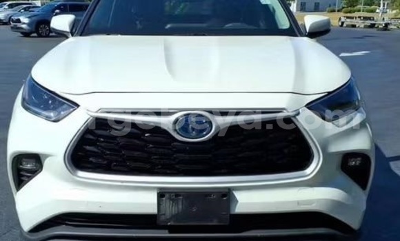 Buy Used Toyota Highlander White Car in Addis ababa in Africa