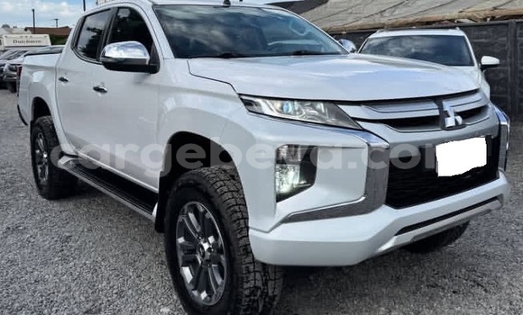 Acheter Occasion Voiture Mitsubishi L200 Blanc à Addis ababa, Africa