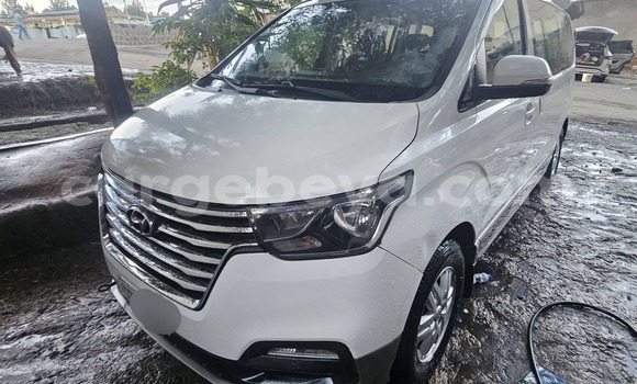 Buy Used Hyundai H1 White Car in Addis–Ababa in Ethiopia