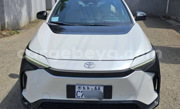 Buy Used Toyota Brevis White Car in Addis–Ababa in Ethiopia