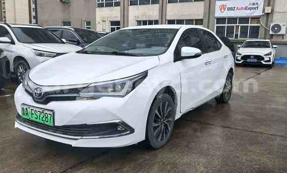 Imported Toyota Corolla White Makiinaa iti Addis ababa keessatti Africa keessatti