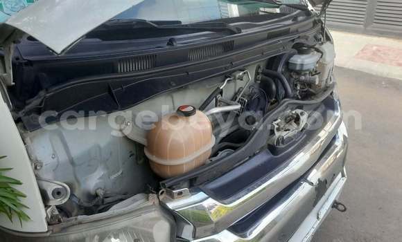 ይግዙ ያገለገለ Toyota Hiace ነጭ መኪና በ አዲስ አበባ በ ኢትዮጵያ ይግዙ ያገለገለ Toyota Hiace ነጭ መኪና በ አዲስ አበባ በ ኢትዮጵያ