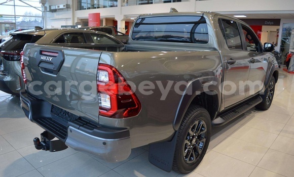 Oofamaa Toyota Hilux Green Makiinaa iti Addis ababa keessatti Africa keessatti Oofamaa Toyota Hilux Green Makiinaa iti Addis ababa keessatti Africa keessatti