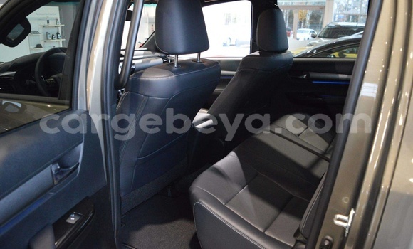 Oofamaa Toyota Hilux Green Makiinaa iti Addis ababa keessatti Africa keessatti Oofamaa Toyota Hilux Green Makiinaa iti Addis ababa keessatti Africa keessatti