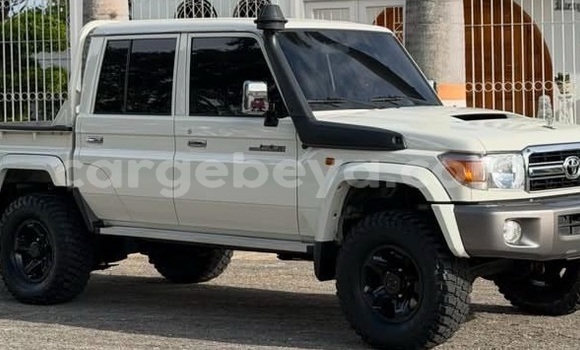 Buy Used Toyota Land Cruiser White Car in Addis ababa in Africa