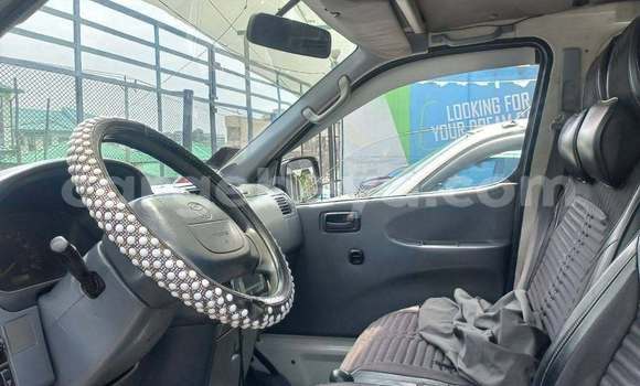 Oofamaa Toyota Dolphin White Makiinaa iti Addis ababa keessatti Africa keessatti Oofamaa Toyota Dolphin White Makiinaa iti Addis ababa keessatti Africa keessatti