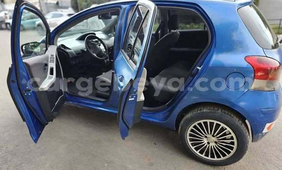 Oofamaa Toyota Yaris Blue Makiinaa iti Addis ababa keessatti Africa keessatti Oofamaa Toyota Yaris Blue Makiinaa iti Addis ababa keessatti Africa keessatti