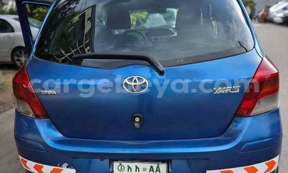Oofamaa Toyota Yaris Blue Makiinaa iti Addis ababa keessatti Africa keessatti Oofamaa Toyota Yaris Blue Makiinaa iti Addis ababa keessatti Africa keessatti