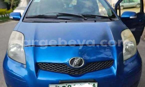 Oofamaa Toyota Yaris Blue Makiinaa iti Addis ababa keessatti Africa keessatti Oofamaa Toyota Yaris Blue Makiinaa iti Addis ababa keessatti Africa keessatti
