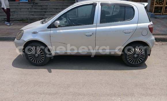 Oofamaa Toyota Vitz Other Makiinaa iti Addis–Ababa keessatti Ethiopia keessatti Oofamaa Toyota Vitz Other Makiinaa iti Addis–Ababa keessatti Ethiopia keessatti