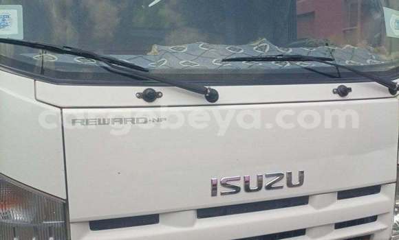 Oofamaa Isuzu Aska Other Makiinaa iti Addis–Ababa keessatti Ethiopia keessatti Oofamaa Isuzu Aska Other Makiinaa iti Addis–Ababa keessatti Ethiopia keessatti
