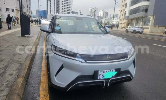 Oofamaa BYD Yuan pro White Makiinaa iti Addis–Ababa keessatti Ethiopia keessatti