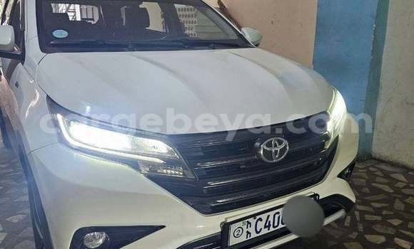 Oofamaa Toyota Rush White Makiinaa iti Addis ababa keessatti Africa keessatti Oofamaa Toyota Rush White Makiinaa iti Addis ababa keessatti Africa keessatti