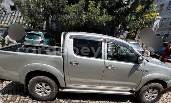 Oofamaa Toyota Hilux Other Makiinaa iti Addis–Ababa keessatti Ethiopia keessatti Oofamaa Toyota Hilux Other Makiinaa iti Addis–Ababa keessatti Ethiopia keessatti