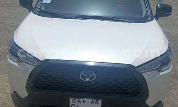 Oofamaa Toyota Corolla White Makiinaa iti Addis ababa keessatti Africa keessatti Oofamaa Toyota Corolla White Makiinaa iti Addis ababa keessatti Africa keessatti