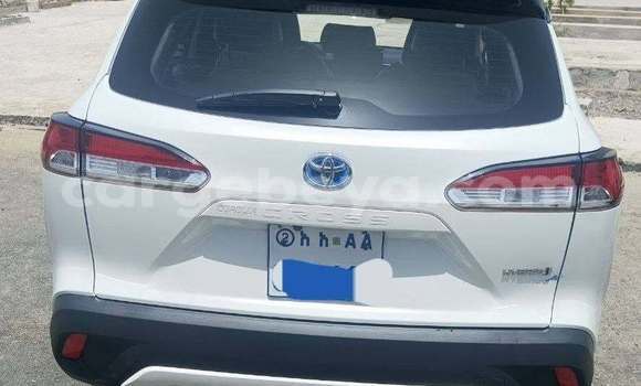 Oofamaa Toyota Corolla White Makiinaa iti Addis ababa keessatti Africa keessatti Oofamaa Toyota Corolla White Makiinaa iti Addis ababa keessatti Africa keessatti