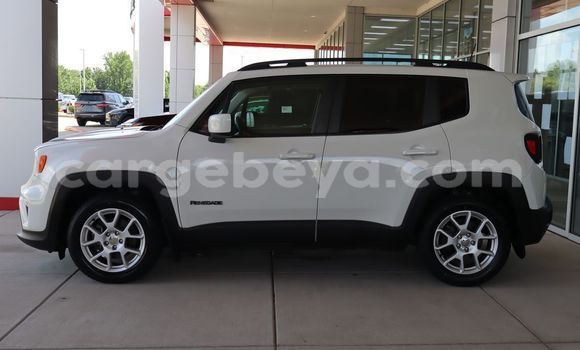 Oofamaa Jeep Renegade White Makiinaa iti Addis ababa keessatti Africa keessatti Oofamaa Jeep Renegade White Makiinaa iti Addis ababa keessatti Africa keessatti