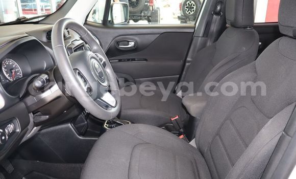 Oofamaa Jeep Renegade White Makiinaa iti Addis ababa keessatti Africa keessatti Oofamaa Jeep Renegade White Makiinaa iti Addis ababa keessatti Africa keessatti
