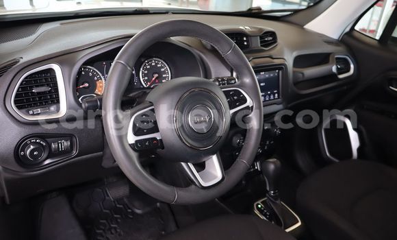 Oofamaa Jeep Renegade White Makiinaa iti Addis ababa keessatti Africa keessatti Oofamaa Jeep Renegade White Makiinaa iti Addis ababa keessatti Africa keessatti
