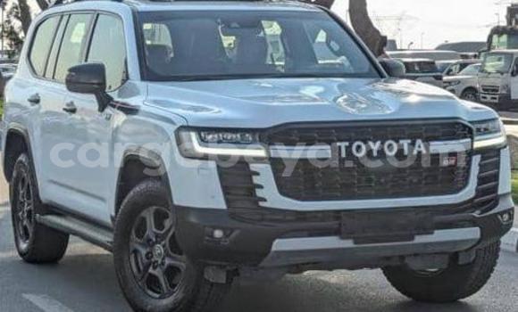 Buy Used Toyota Land Cruiser White Car in Addis–Ababa in Ethiopia