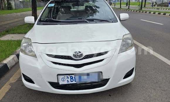 Buy Used Toyota Yaris White Car in Addis–Ababa in Ethiopia