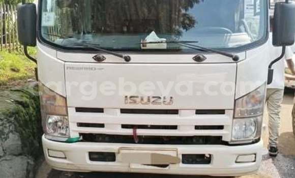 Buy Used Isuzu Axiom Other Car in Addis–Ababa in Ethiopia Buy Used Isuzu Axiom Other Car in Addis–Ababa in Ethiopia