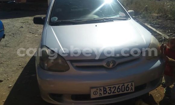 Oofamaa Toyota Platz Silver Makiinaa iti Addis–Ababa keessatti Ethiopia keessatti Oofamaa Toyota Platz Silver Makiinaa iti Addis–Ababa keessatti Ethiopia keessatti