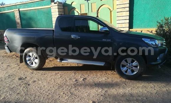 Oofamaa Toyota Hilux Black Makiinaa iti Addis–Ababa keessatti Ethiopia keessatti Oofamaa Toyota Hilux Black Makiinaa iti Addis–Ababa keessatti Ethiopia keessatti
